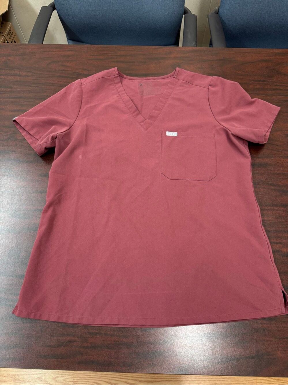 Figs Catarina V-Neck Short Sleeve Scrub Top in Mauve Size Large